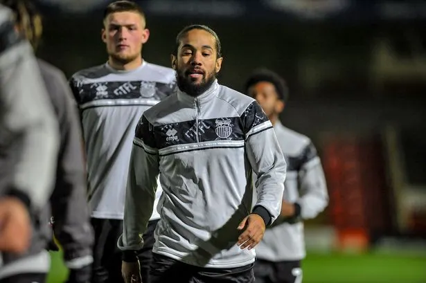 Sean Scannell in Grimsby Town kit, in-game action